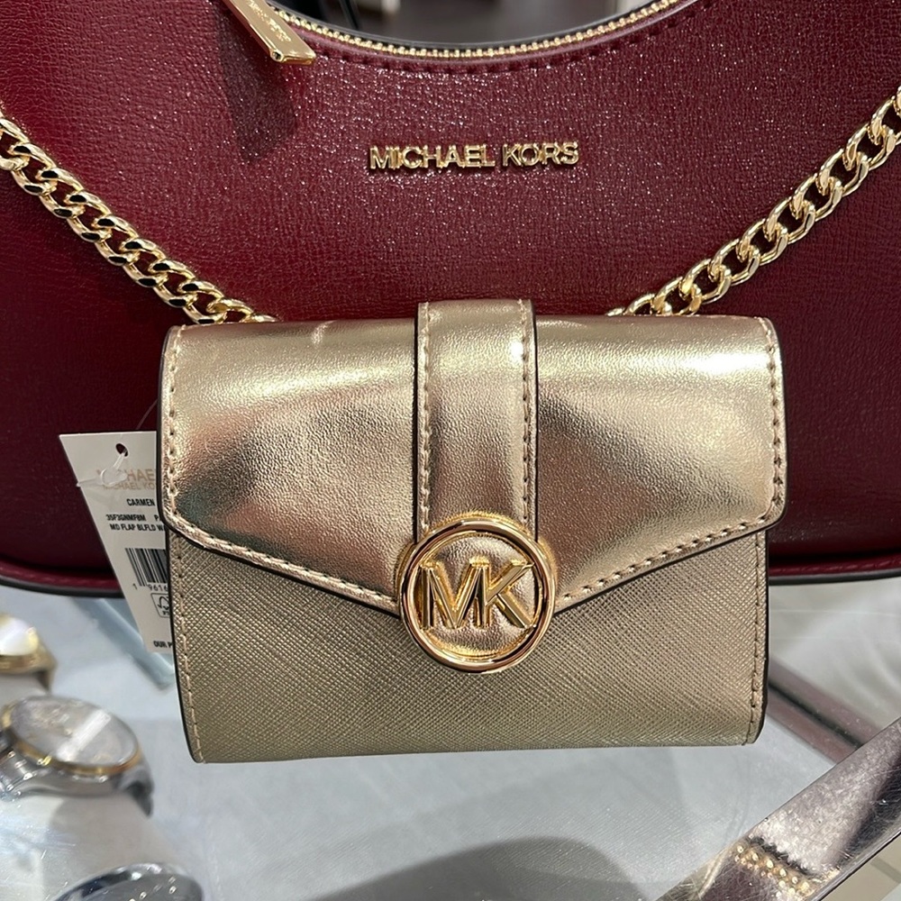 MICHAEL KORS CARMEN MEDIUM LOGO AND FAUX LEATHER WALLET
PALE GOLD
NWT - Picture 7 of 16